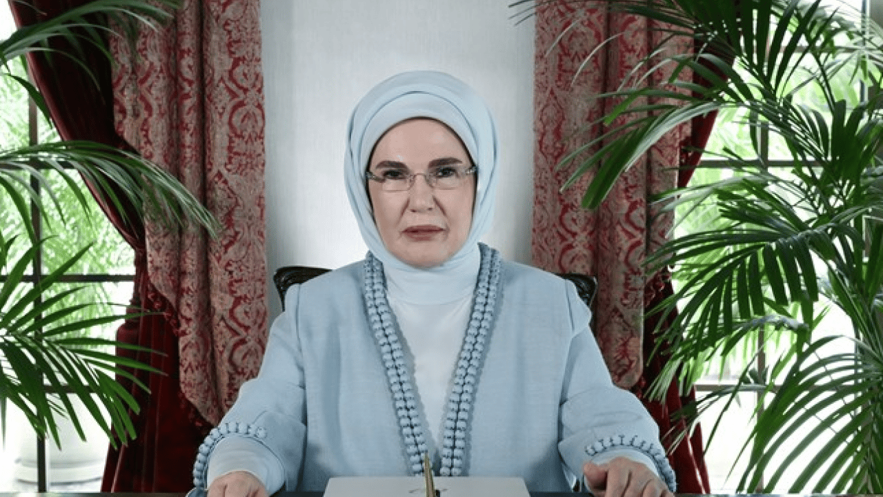Foto - Emine Erdoğan'dan Malazgirt Zaferi'nin 955. yıl dönümüne ilişkin paylaşım...