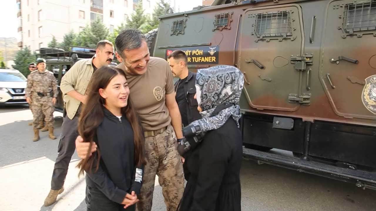 Emniyetten şehit emanetine vefalı jest! Kayseri Emniyet Müdürü Atanur Aydın şehit kızı Elif’i yalnız bırakmadı! 