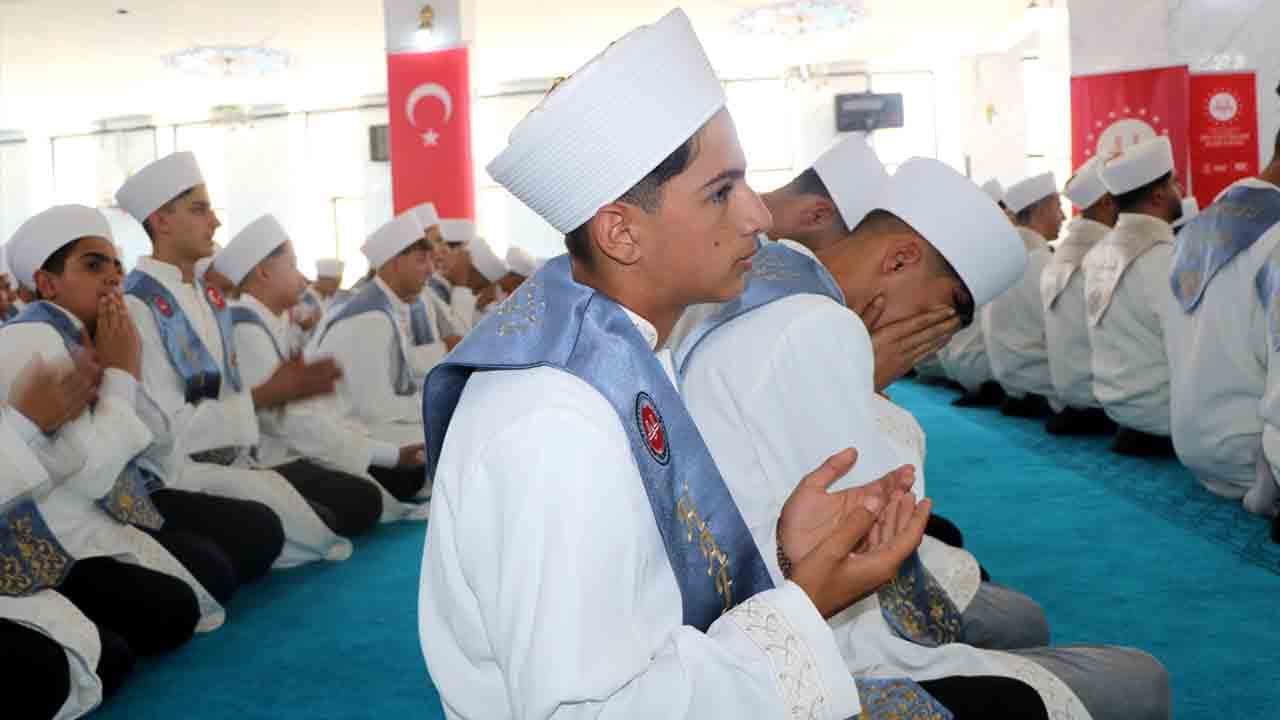 Foto - "En hayırlınız Kur'an-ı öğrenen ve öğretendir": Kur’an bülbülleri icazet aldı