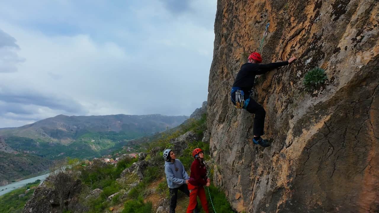 Foto - Erzincan Kemaliye'de büyük yürüyüş... Sporcular Kemaliye’nin zirvesinde buluştu