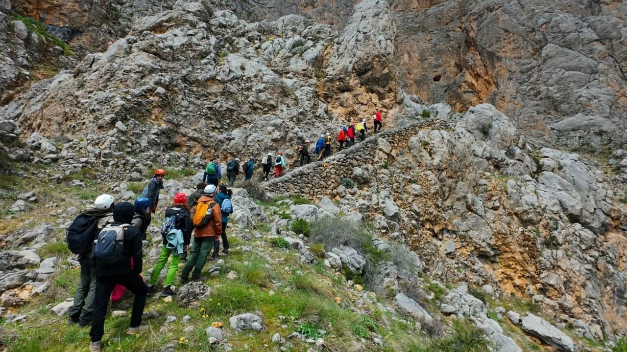 Foto - Erzincan Kemaliye'de büyük yürüyüş... Sporcular Kemaliye’nin zirvesinde buluştu