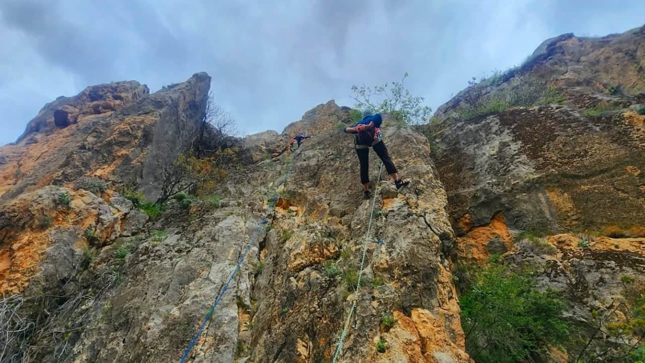 Foto - Erzincan Kemaliye'de büyük yürüyüş... Sporcular Kemaliye’nin zirvesinde buluştu