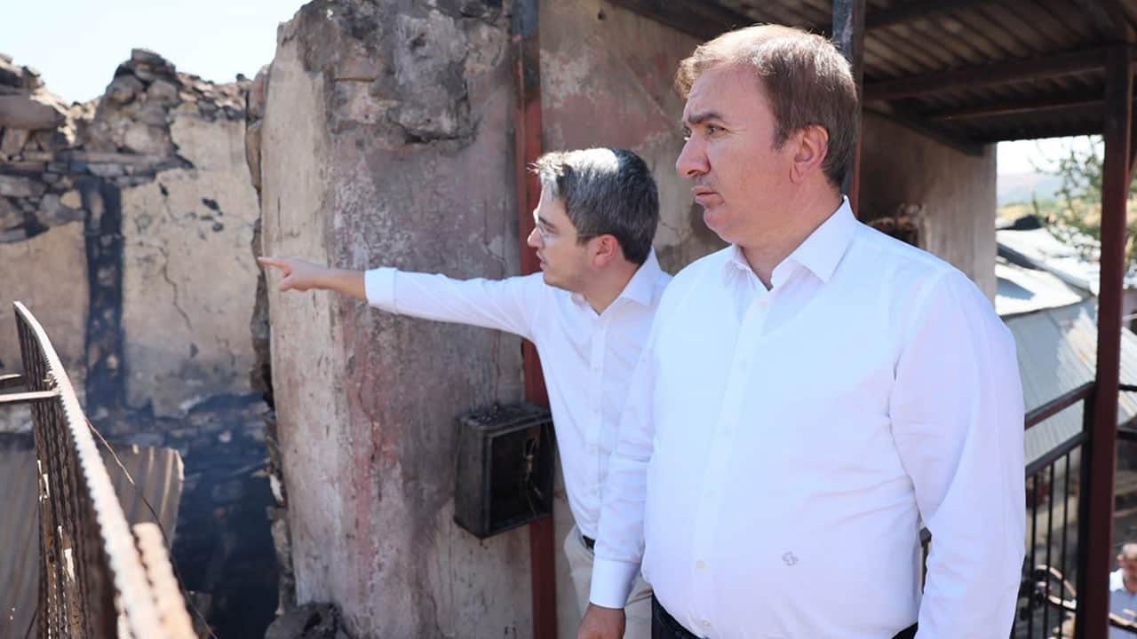 Erzincan Valisi, yanan Kışlacık köyünü ziyaret etti