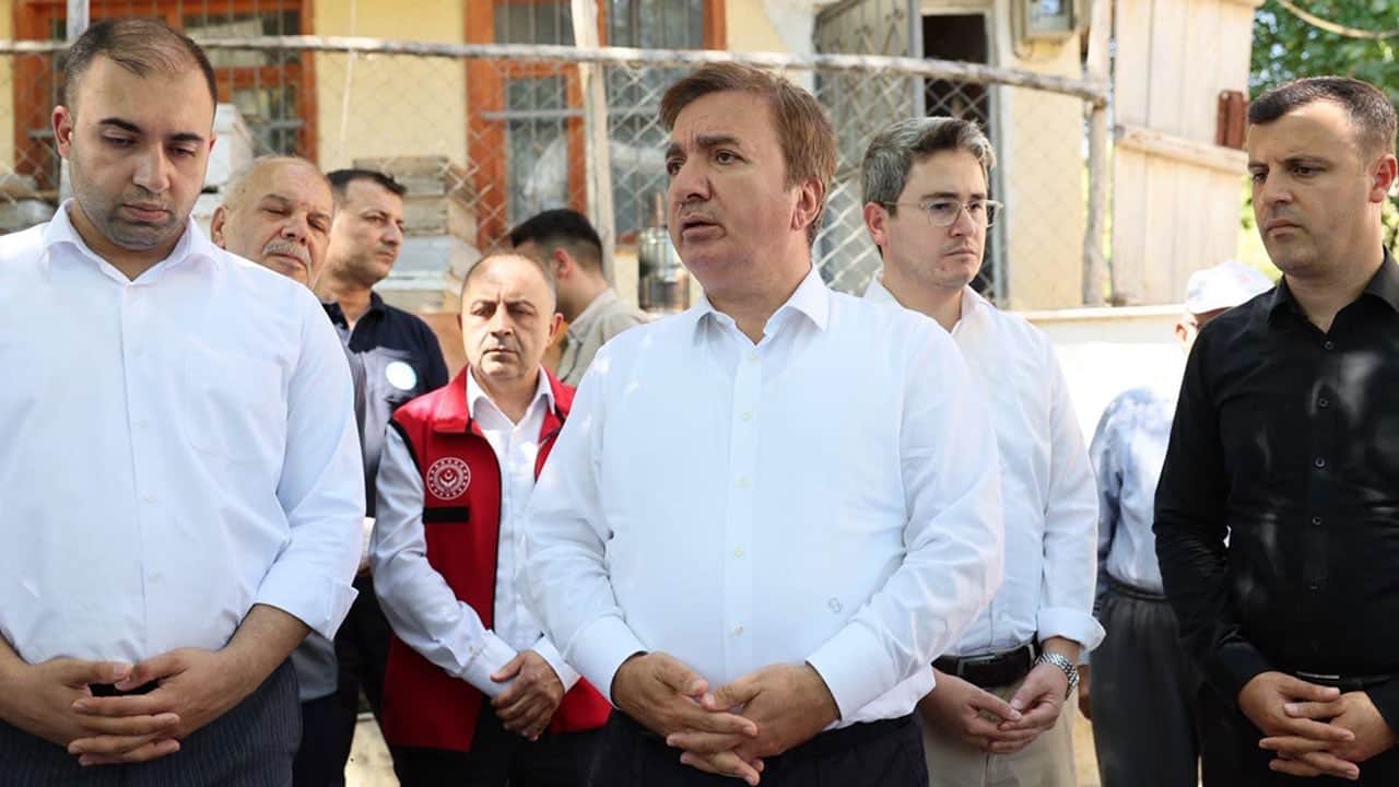 Foto - Erzincan Valisi, yanan Kışlacık köyünü ziyaret etti