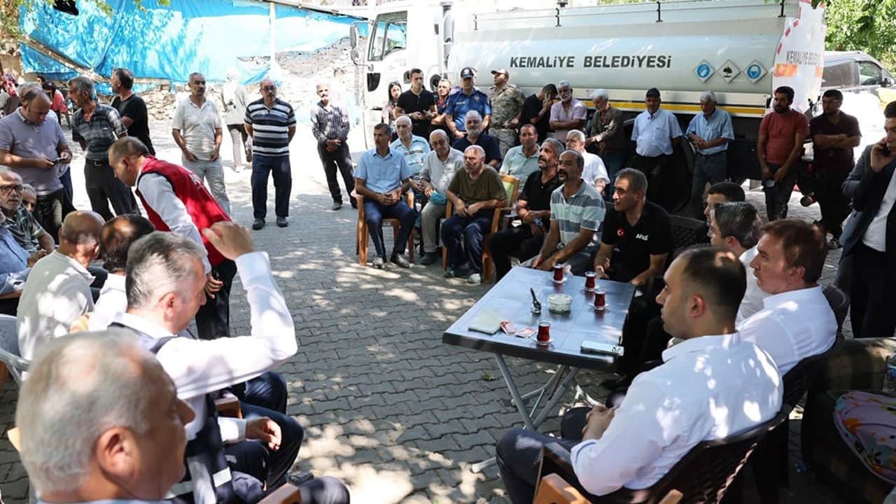 Foto - Erzincan Valisi, yanan Kışlacık köyünü ziyaret etti