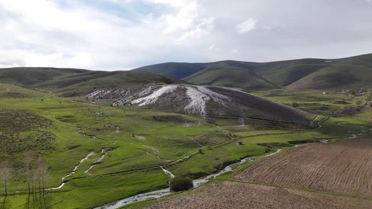 Foto - Erzincan’da mevsimsel su kaynağı: Ağ Nene Tepesi hikayesi ile dikkat çekiyor