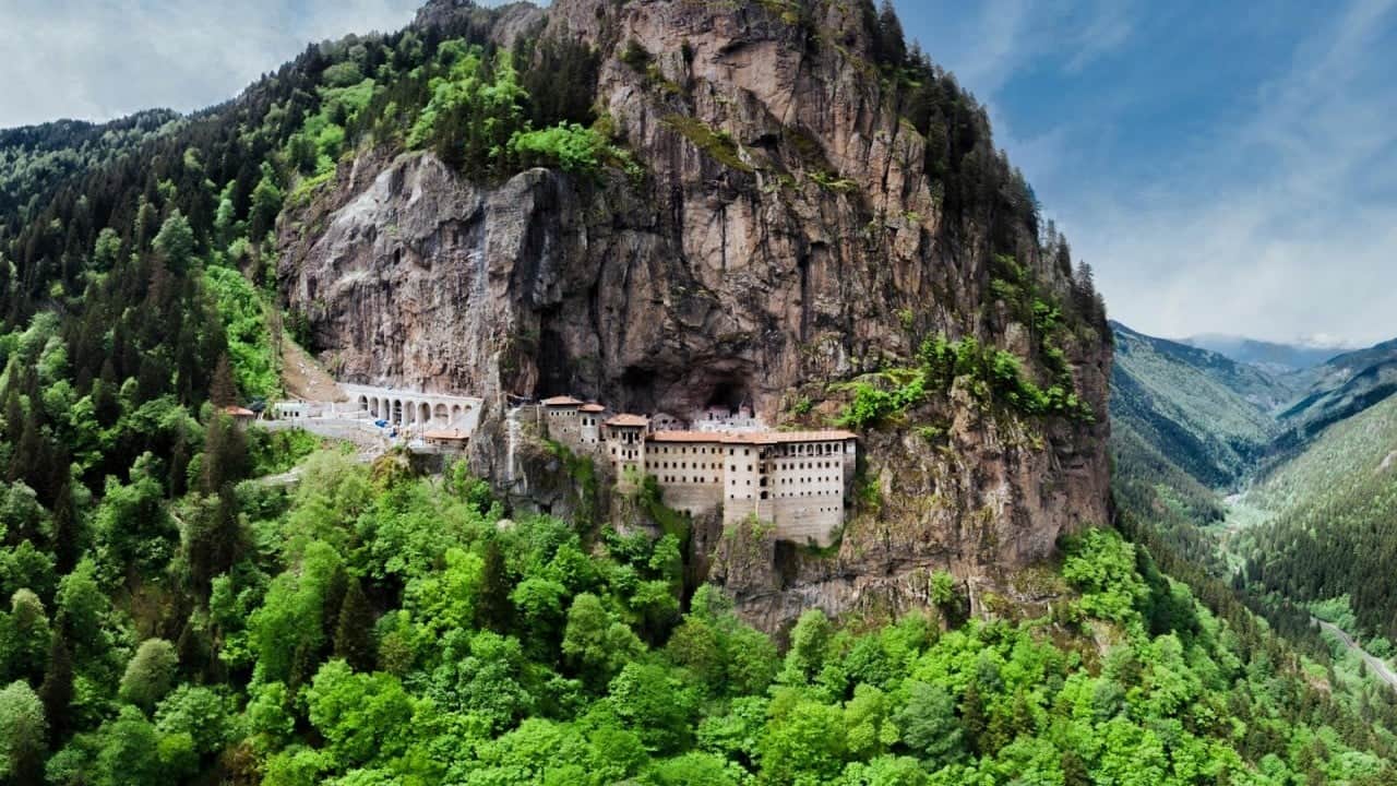 Foto - Erzincan’da mevsimsel su kaynağı: Ağ Nene Tepesi hikayesi ile dikkat çekiyor