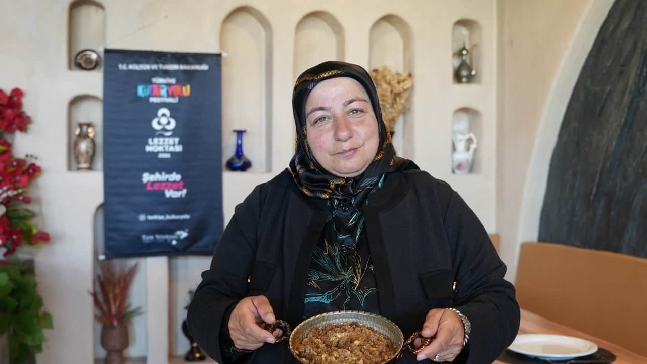 Foto - Erzurum Kültür Yolu Festivali'nde lezzet şöleni: Ünlü şefler favorilerini açıkladı: Çağ kebabı, su böreği, kadayıf dolması...