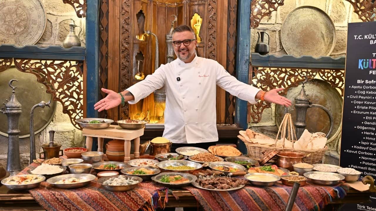Foto - Erzurum Kültür Yolu Festivali'nde lezzet şöleni: Ünlü şefler favorilerini açıkladı: Çağ kebabı, su böreği, kadayıf dolması...