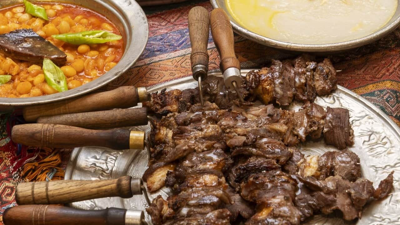 Foto - Erzurum Kültür Yolu Festivali'nde lezzet şöleni: Ünlü şefler favorilerini açıkladı: Çağ kebabı, su böreği, kadayıf dolması...
