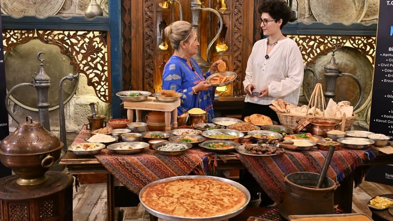 Foto - Erzurum Kültür Yolu Festivali'nde lezzet şöleni: Ünlü şefler favorilerini açıkladı: Çağ kebabı, su böreği, kadayıf dolması...
