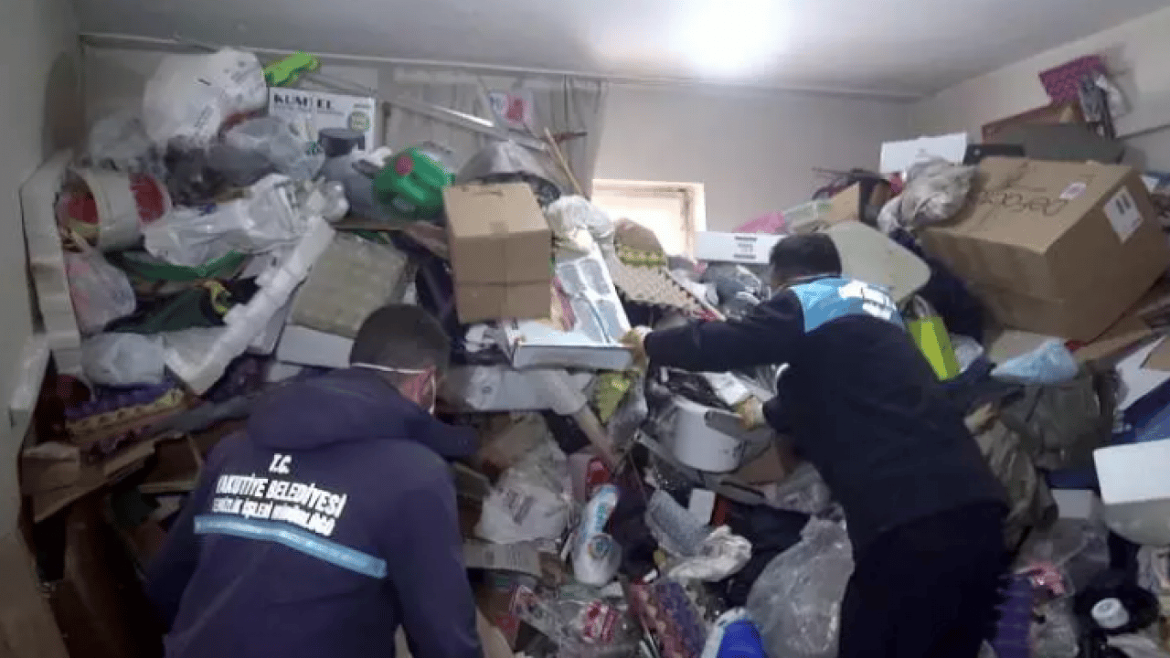 Foto - Erzurum'da akıl almaz olay: Bir evden 25 ton çöp çıktı!