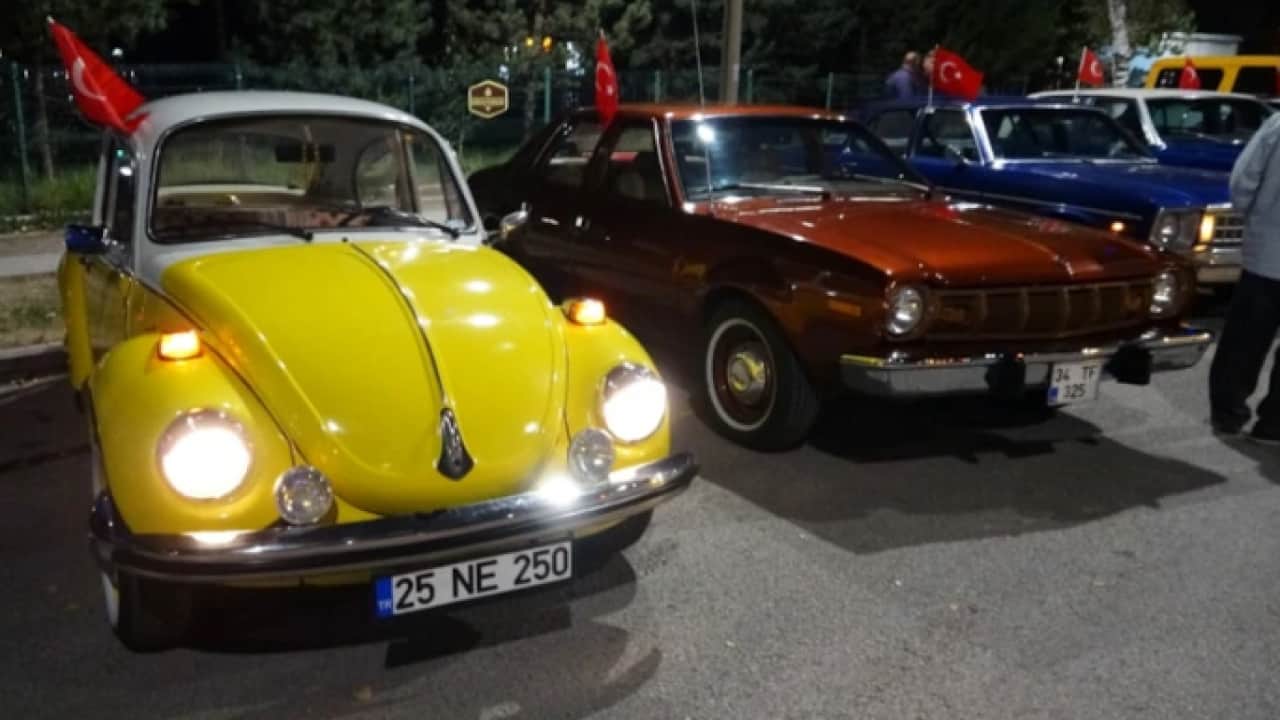 Erzurum'da nostalji rüzgarı: Hepsini sokaklarda sergilediler!