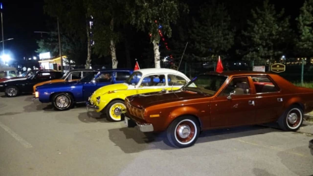 Foto - Erzurum'da nostalji rüzgarı: Hepsini sokaklarda sergilediler!