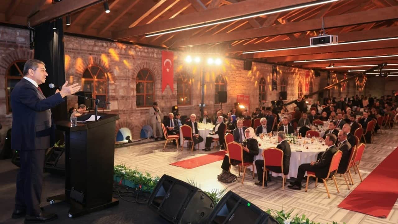 Foto - Esenler'de sezonun yeni adı: Sezai Karakoç 