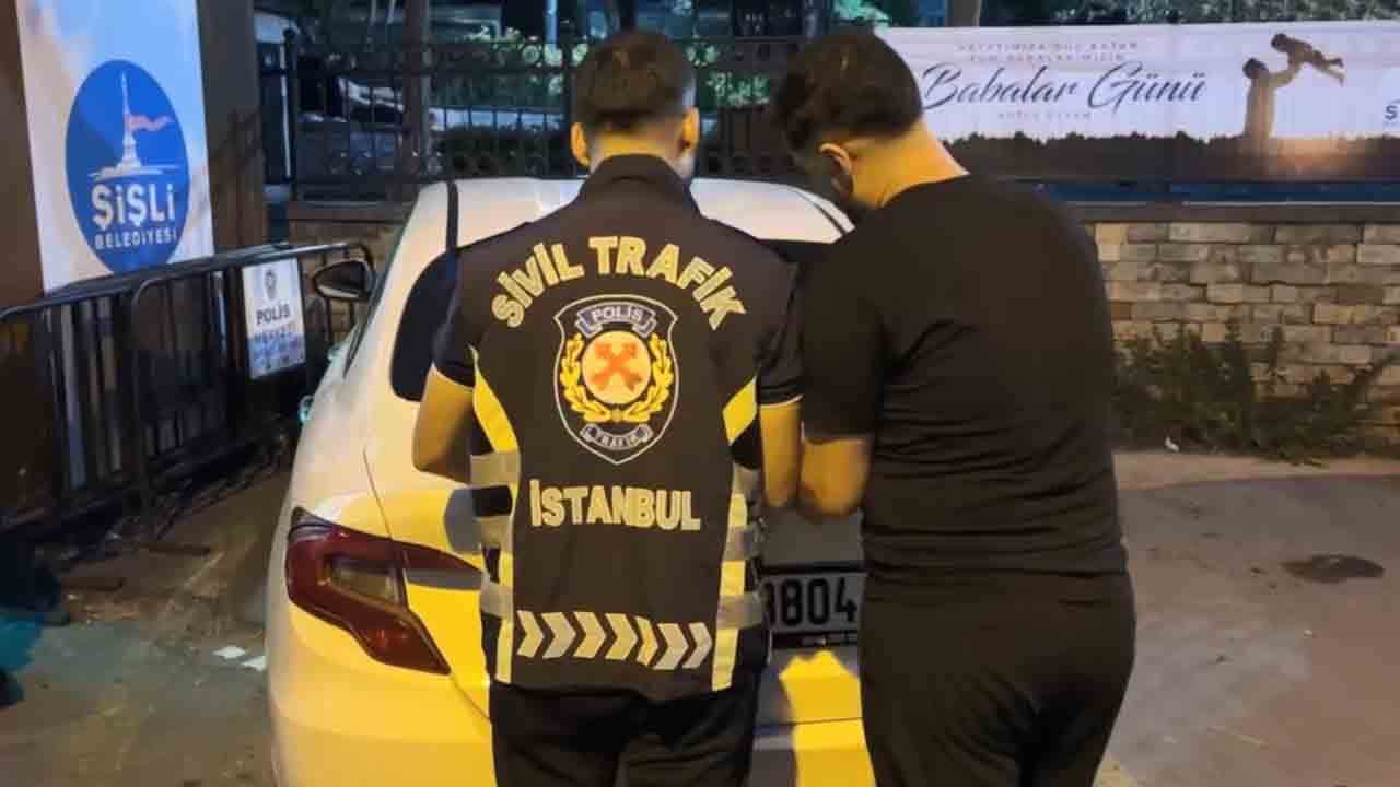 Foto - Eşinden 'Abi yapma' sitemi: Yine trafik yine maganda dehşeti
