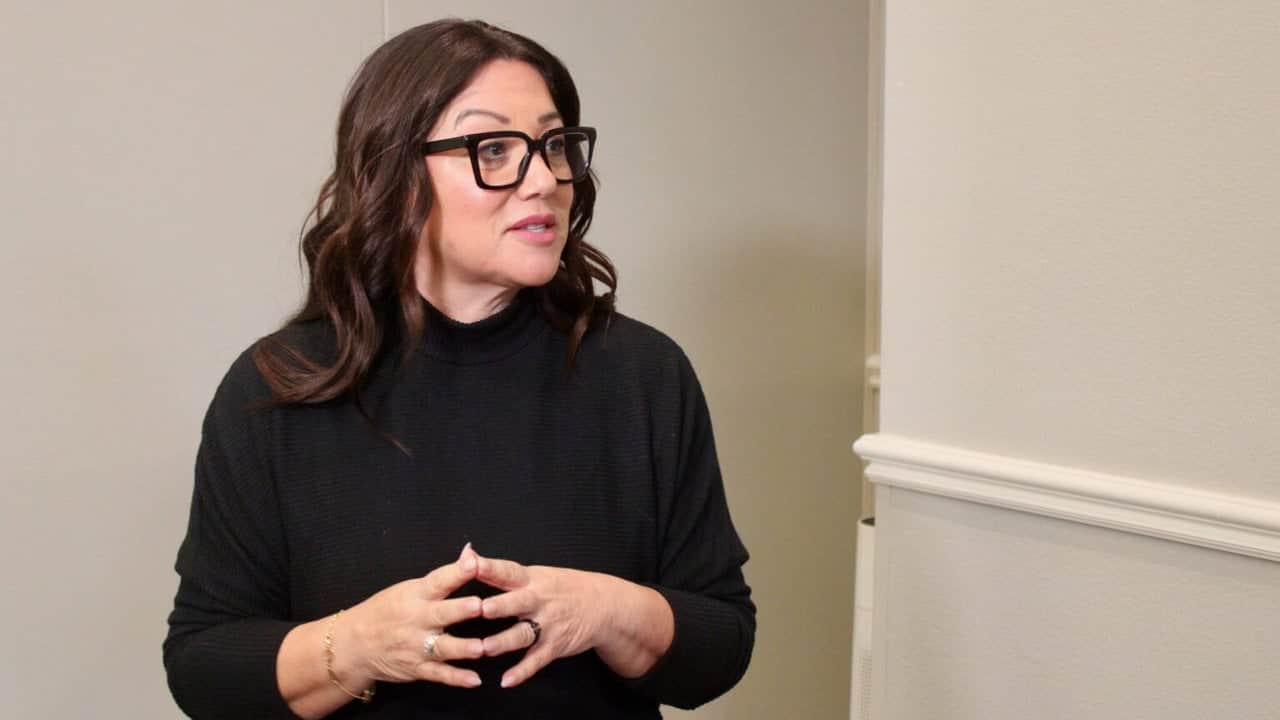 Foto - Eski bakan hakkında olay rapor! Korumasıyla ilişkiye girmiş, meclisten çok striptiz kulübüne gitmiş