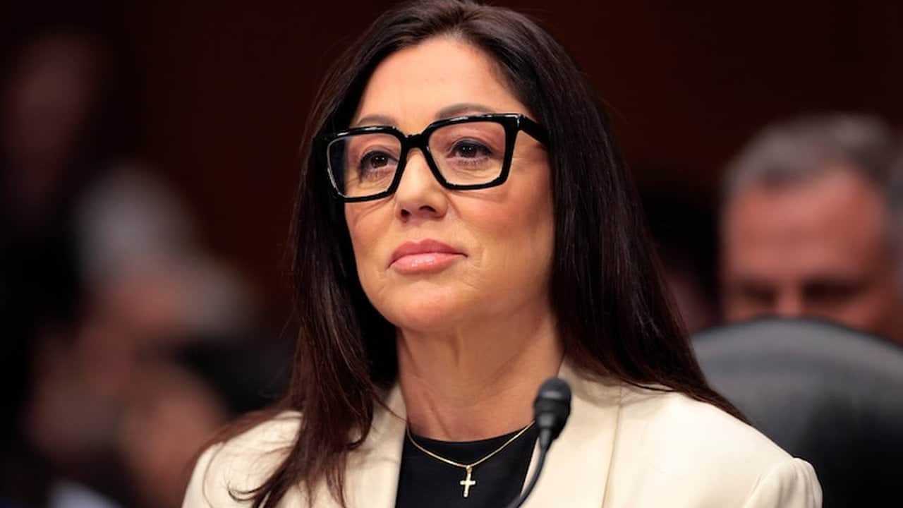 Foto - Eski bakan hakkında olay rapor! Korumasıyla ilişkiye girmiş, meclisten çok striptiz kulübüne gitmiş