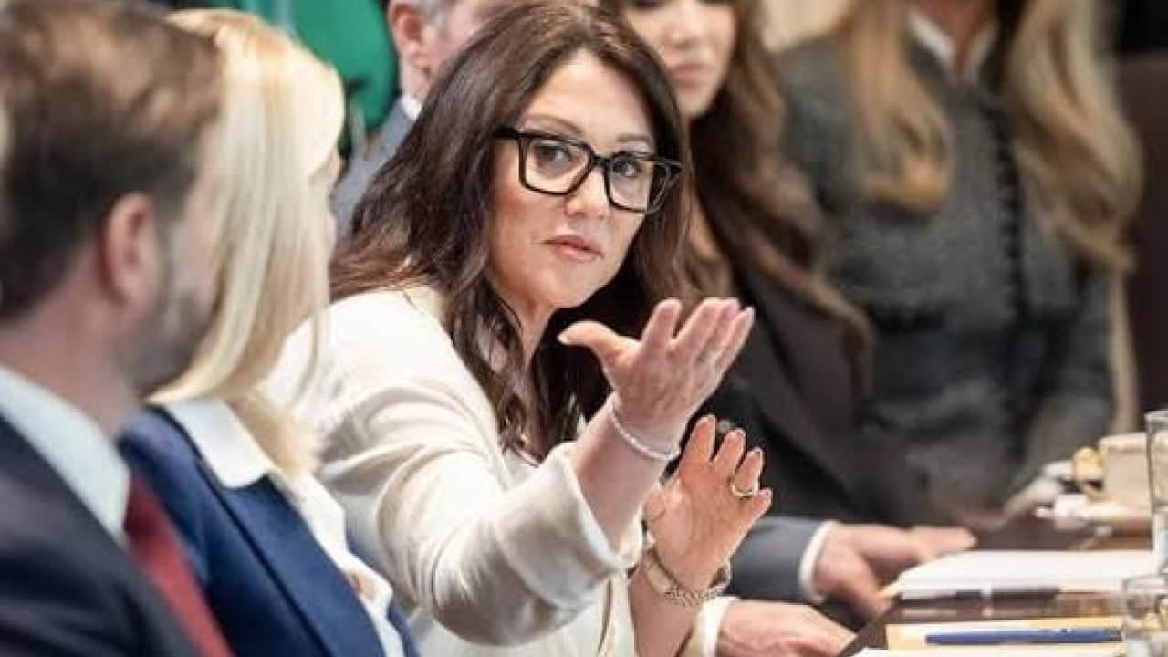 Foto - Eski bakan hakkında olay rapor! Korumasıyla ilişkiye girmiş, meclisten çok striptiz kulübüne gitmiş