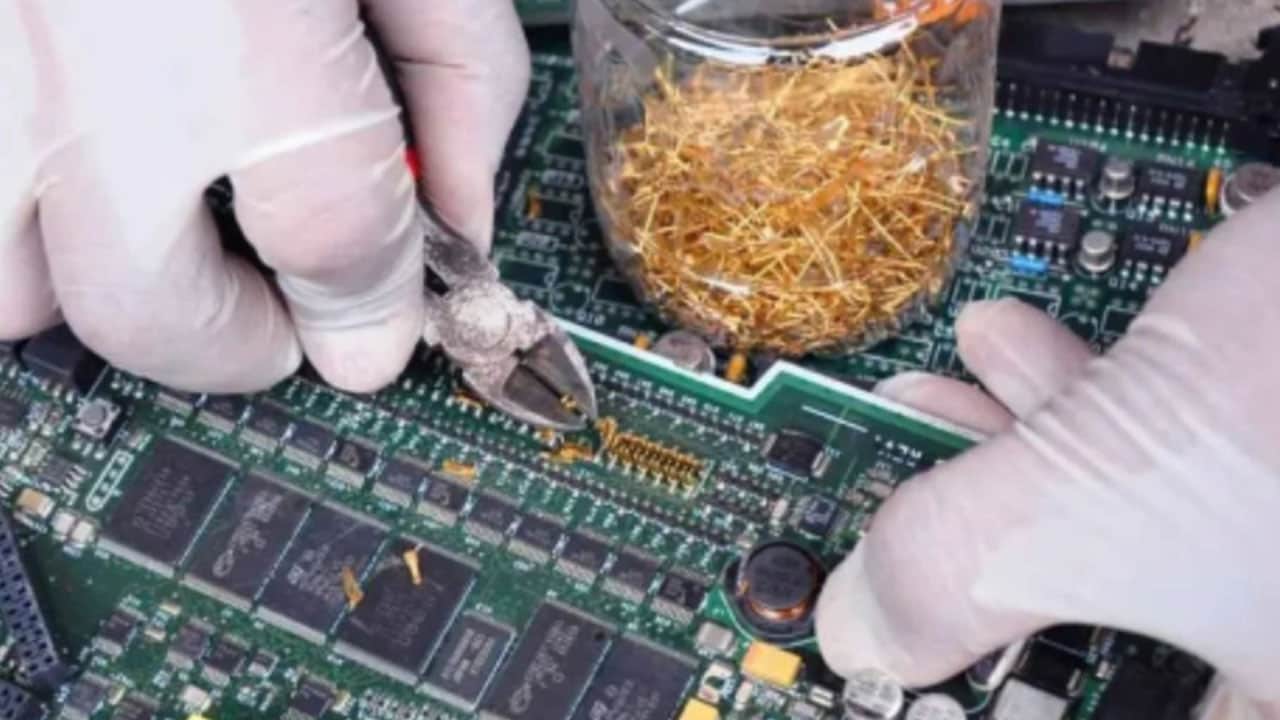 Foto - Eski telefon ve laptoplarda gizli servet! Çöpe giden cihazlardan altın çıkaracak yeni yöntem geliştirildi