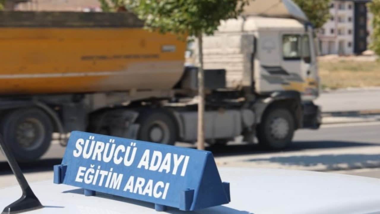 Foto - Eski uygulama tarih oluyor! Yeni ehliyet sınavı neler getirecek?