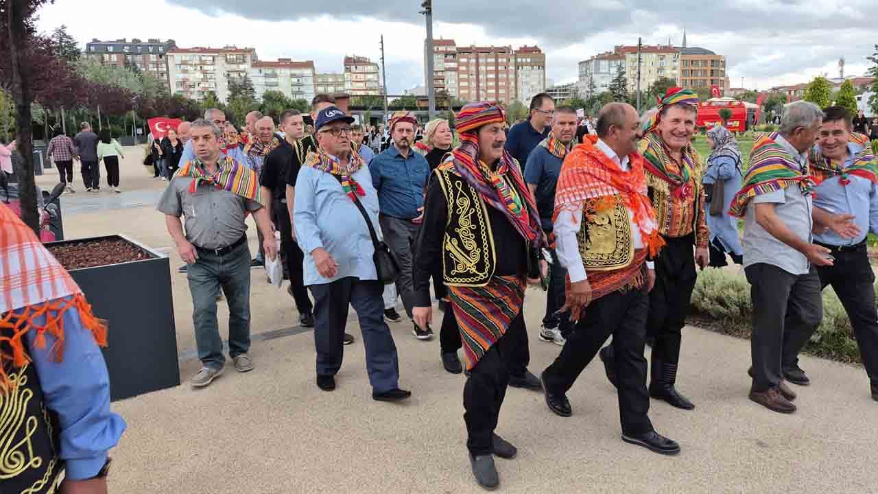 Foto - Eskişehir'de renkli yörük korteji: Mehteranı görünce çocuklar gibi sevinip coştu