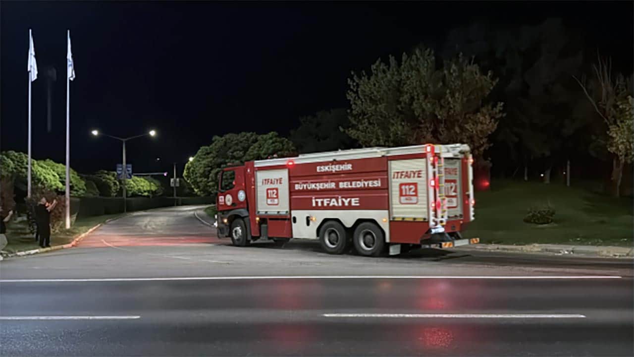 Foto - Eskişehir’de TEI yerleşkesinde yangın! Savunma sanayi tesisinde ekipler seferber oldu