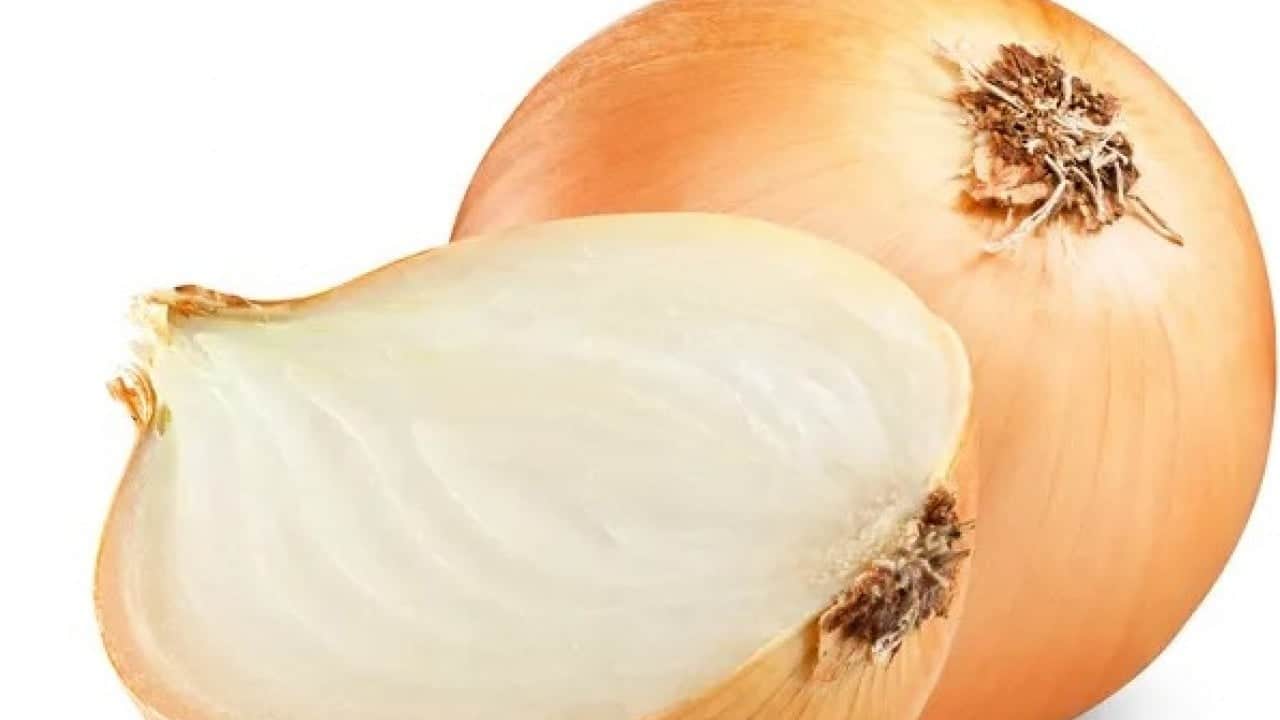 Foto - Etkisini öğrenince şaşıracaksınız! Soğanları teker teker sarıp dolaba koyunca...