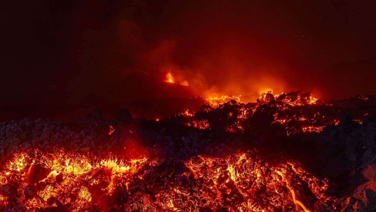 Foto - Etna Yanardağı kül püskürtüyor! Hava ulaşımı olumsuz etkileniyor