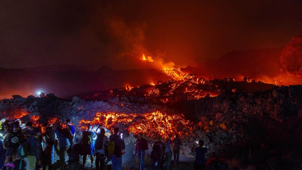 Foto - Etna Yanardağı kül püskürtüyor! Hava ulaşımı olumsuz etkileniyor