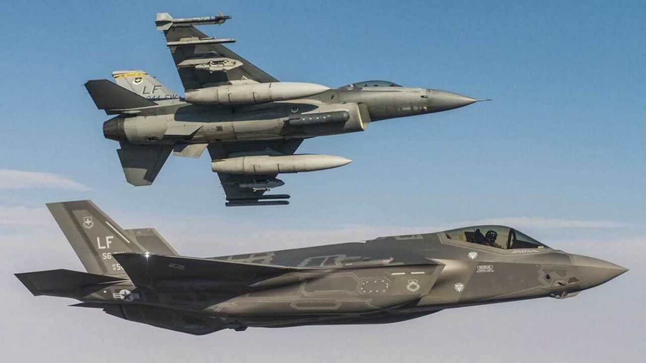 Foto - Eurofighter ile F-35 savaş uçağı birbirine girdi: İşte sonuç
