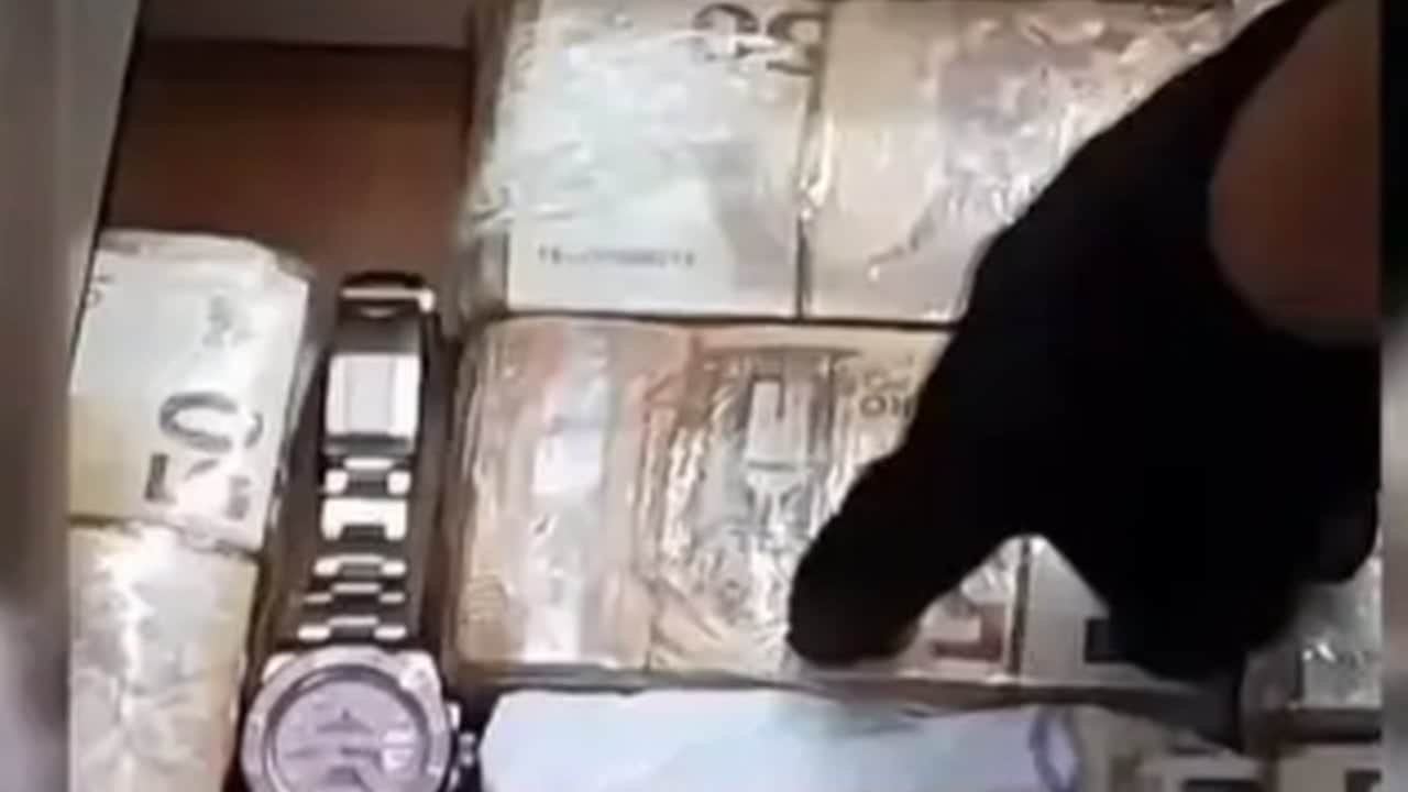 Foto - Ev değil adeta darphane! Duvarları ve fayansları yıkan polis gözlerine inanamadı, servet fışkırdı