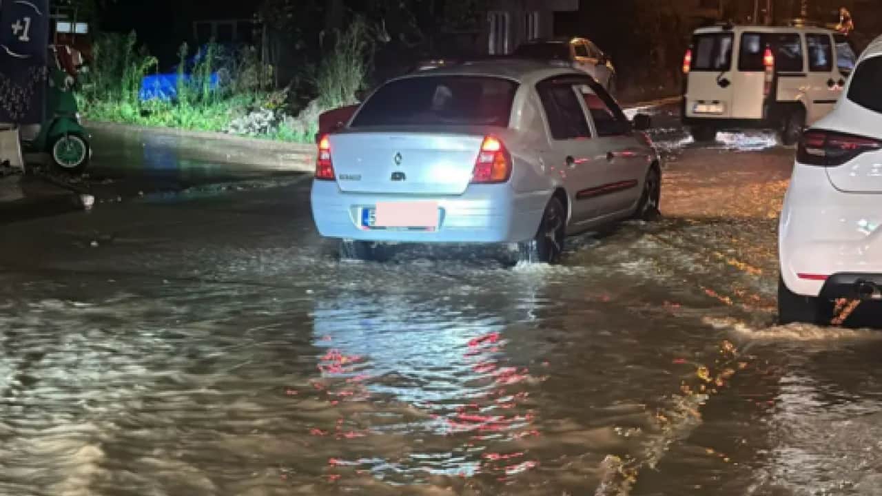 Foto - Ev ve işyerleri sular altında kaldı Sağanak yağış Fatsa’yı vurdu