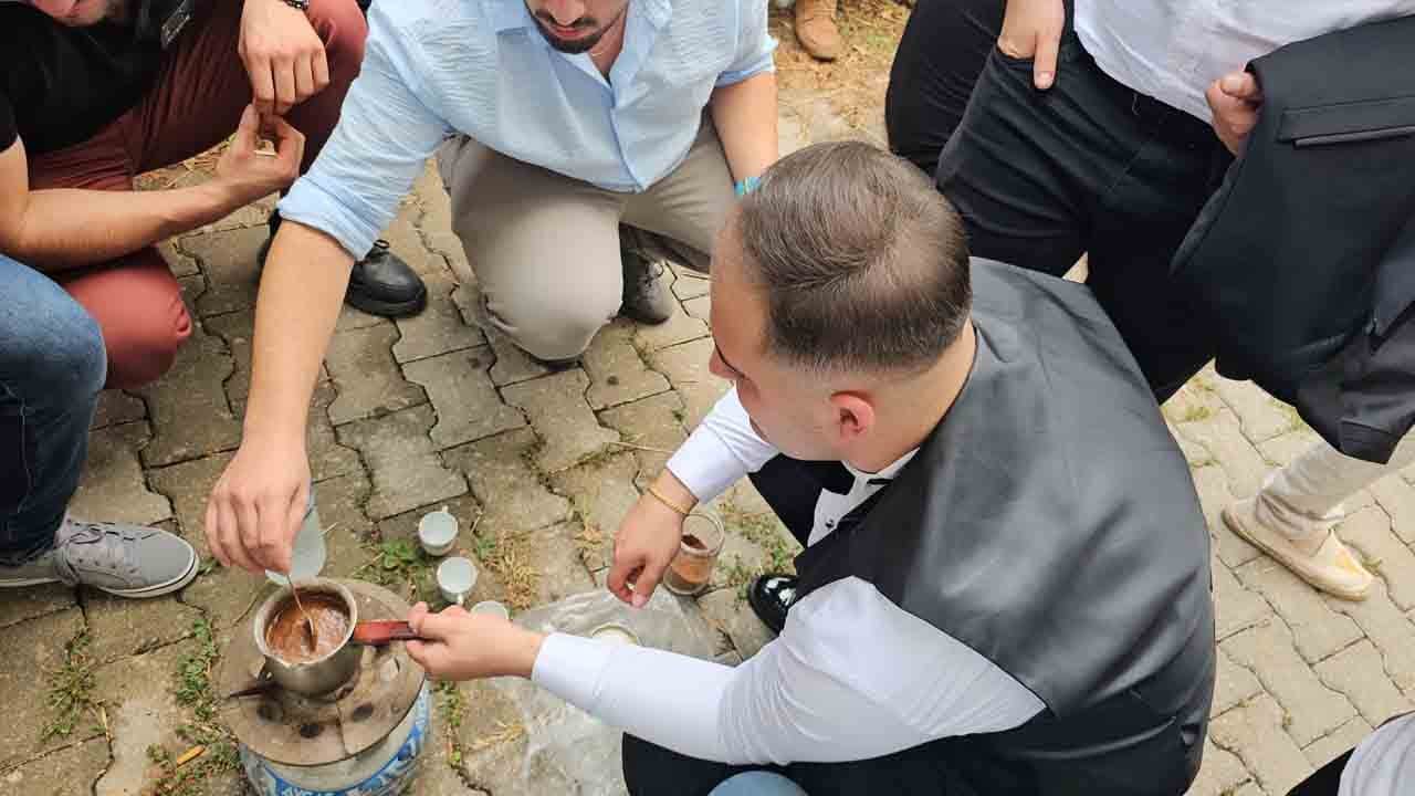 Eve varmak saatler sürüyor: Asırlık düğün geleneği duyanları şaşırttı