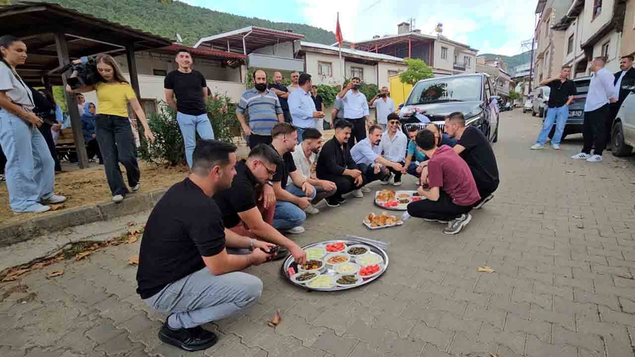 Foto - Eve varmak saatler sürüyor: Asırlık düğün geleneği duyanları şaşırttı