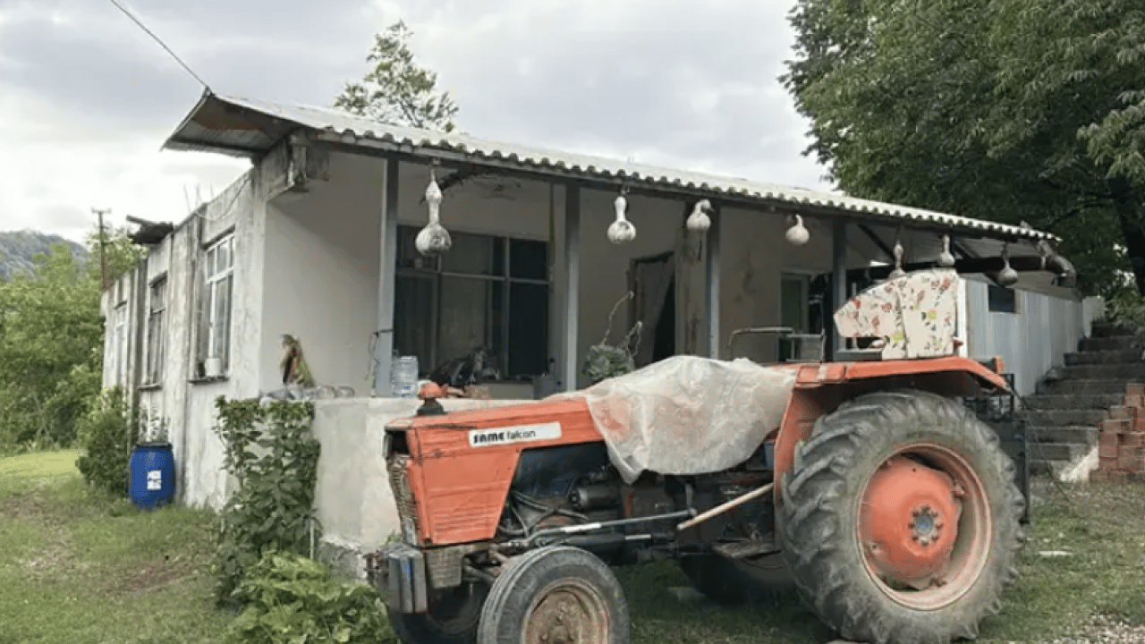 Foto - Evlat değil, vicdansız! Anneyi soyup soğana çevirdiler: Kızlarını evlatlıktan reddetti