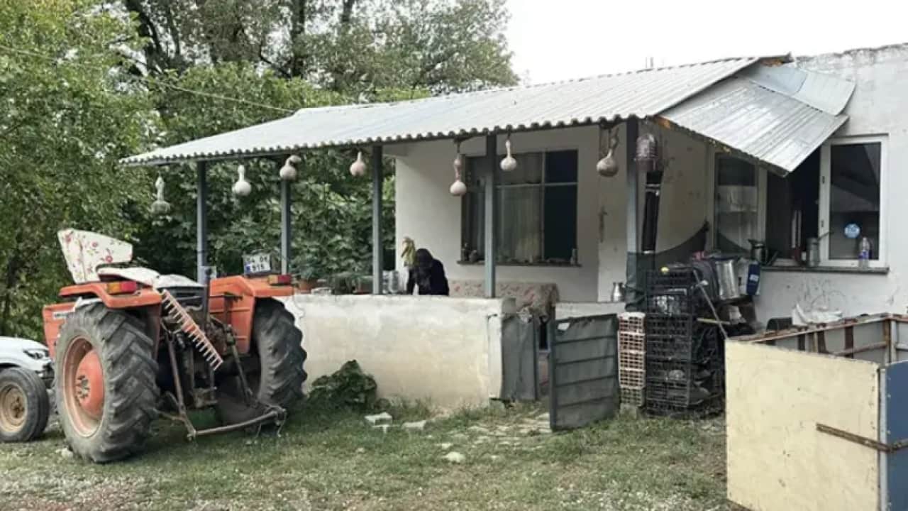 Foto - Evlat değil, vicdansız! Anneyi soyup soğana çevirdiler: Kızlarını evlatlıktan reddetti