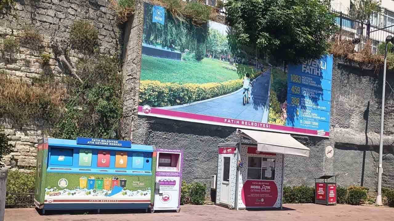 Evsel atıklardan farklı 270 noktada toplanıyorlar: Fatih’te tekstil atıkları ekonomiye kazandırılıyor