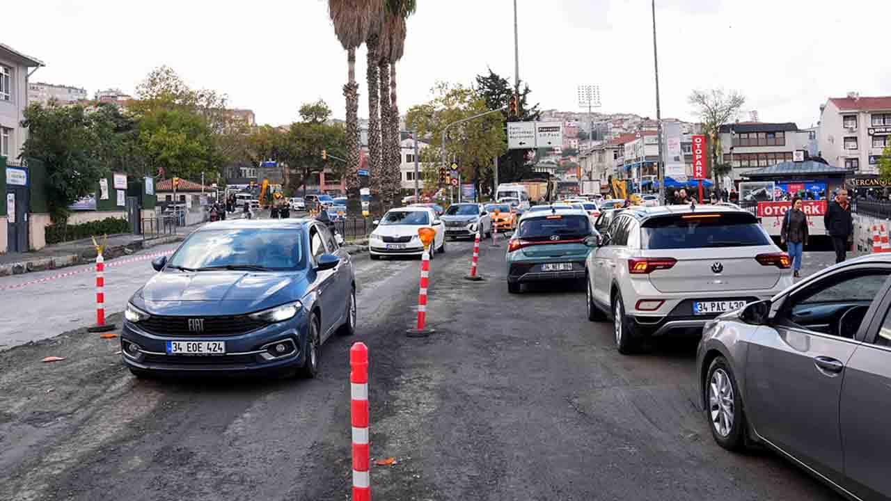 Foto - Eyüpsultan'da İSKİ çalışması trafiği kilitledi: Sürücüler isyan etti! 