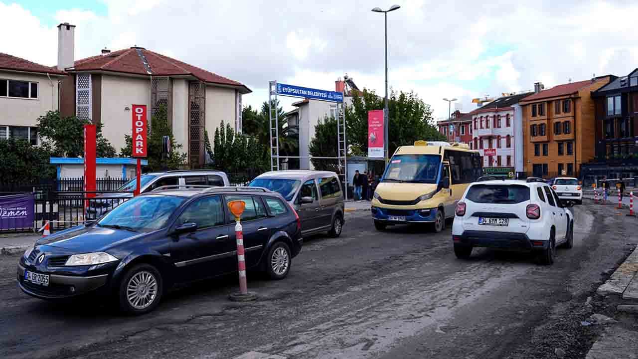Foto - Eyüpsultan'da İSKİ çalışması trafiği kilitledi: Sürücüler isyan etti! 
