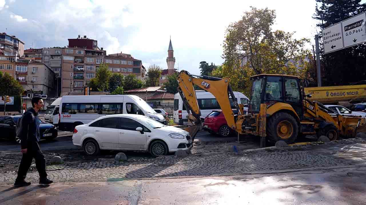 Foto - Eyüpsultan'da İSKİ çalışması trafiği kilitledi: Sürücüler isyan etti! 