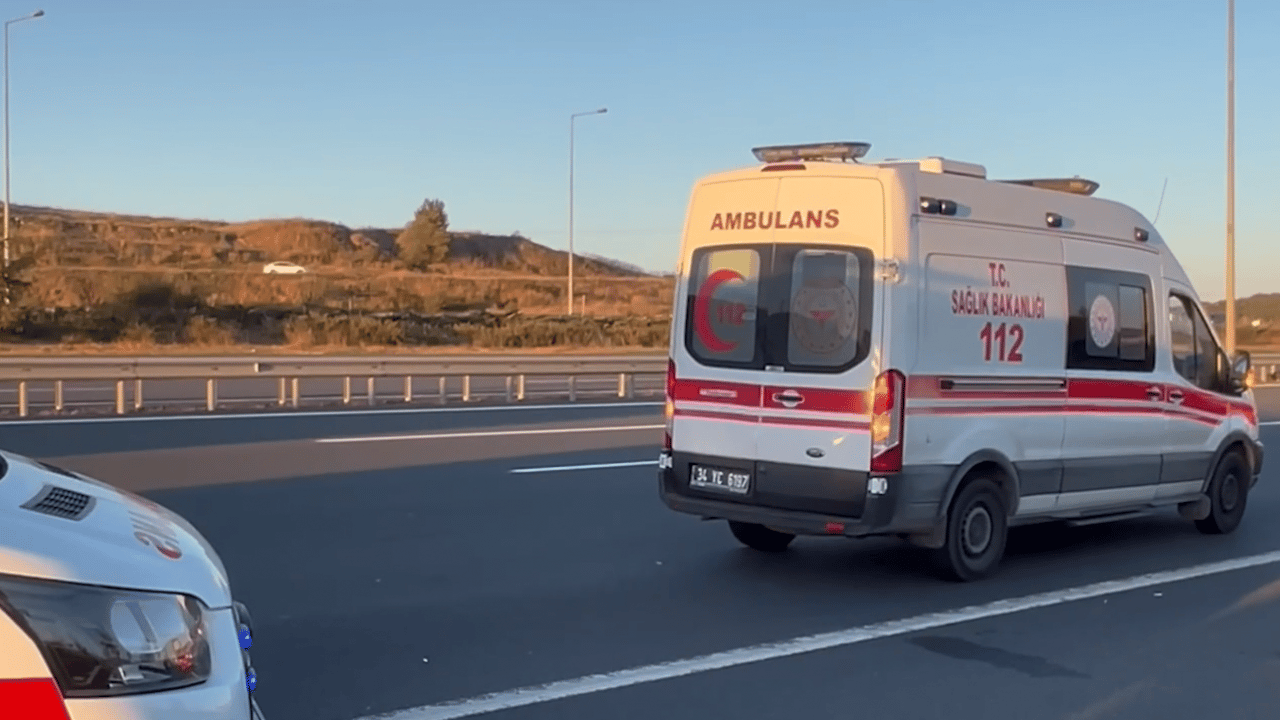 Foto - Eyüpsultan’da katliam gibi kaza! Tırın biçtiği araç 30 metre sürüklendi: 1’i çocuk 6 yaralı