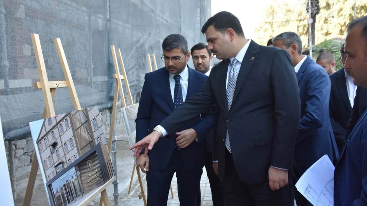 Foto - Eyyüp Kadir İnan’dan Özgür Özel’e İzmir çağrısı! "Gelsin, sonra özür dilesin"