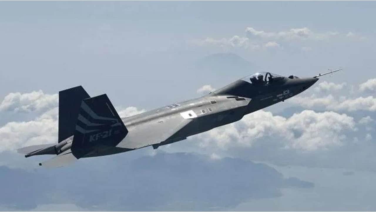 Foto - F-16 ve Rafale’yi solladı! Hayalet savaş uçağını hangara sokmak için masaya oturuldu