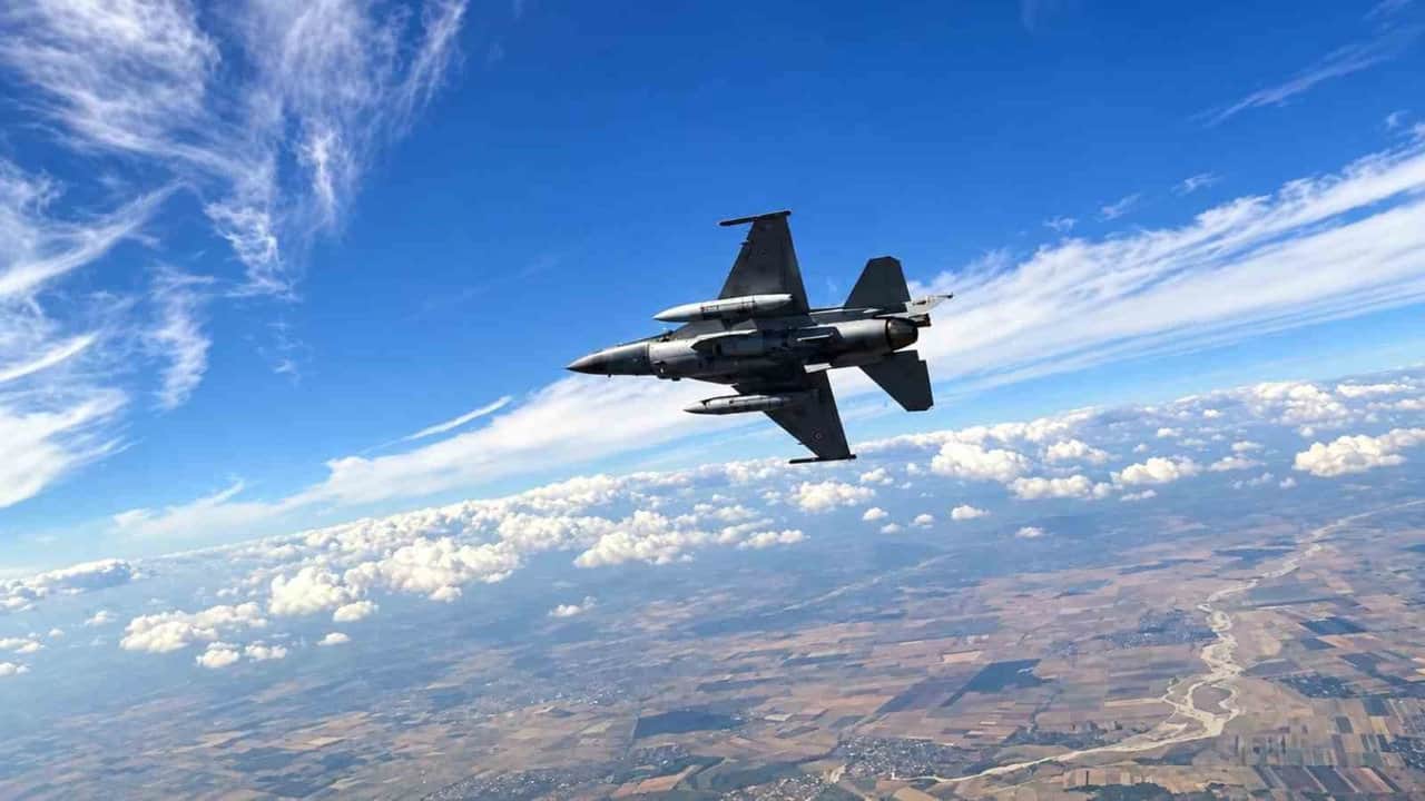 Foto - F-16’larımız ardı ardına havalandı! Bandırma’dan kalkan Türk Kartalları, o ülkenin semalarında fırtınalar kopardı 