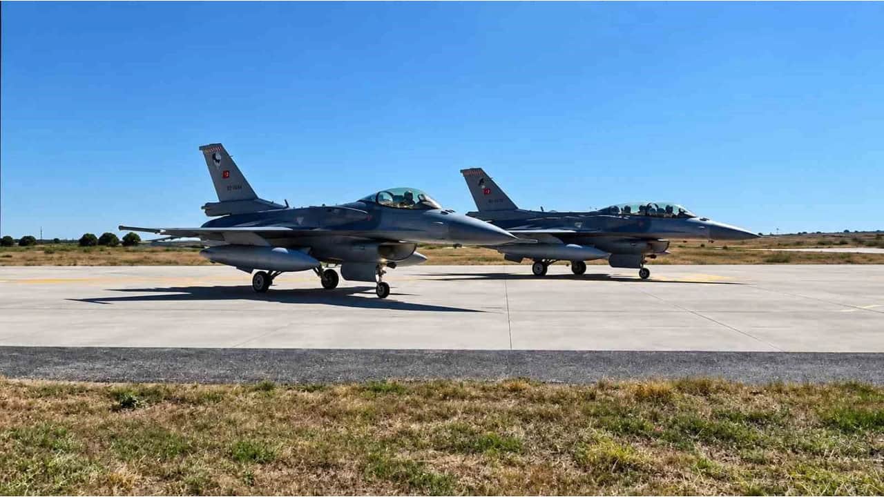 Foto - F-16’larımız ardı ardına havalandı! Bandırma’dan kalkan Türk Kartalları, o ülkenin semalarında fırtınalar kopardı 