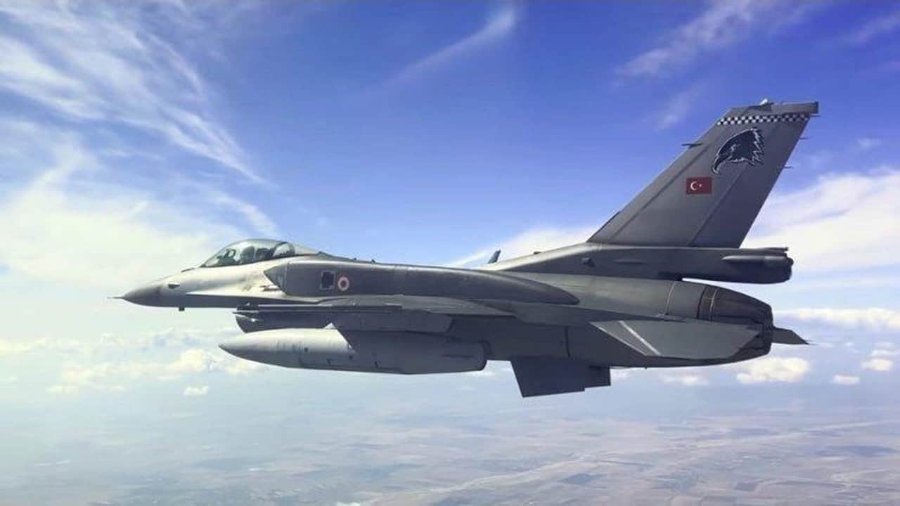 Foto - F-16’larımız ardı ardına havalandı! Bandırma’dan kalkan Türk Kartalları, o ülkenin semalarında fırtınalar kopardı 