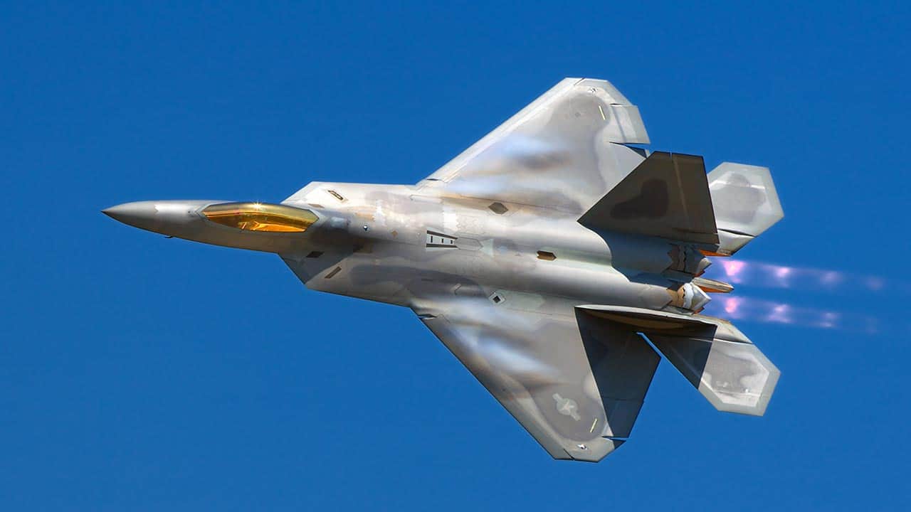Foto - F-35 bekleneni vermedi! Çareyi eski uçakta buldular