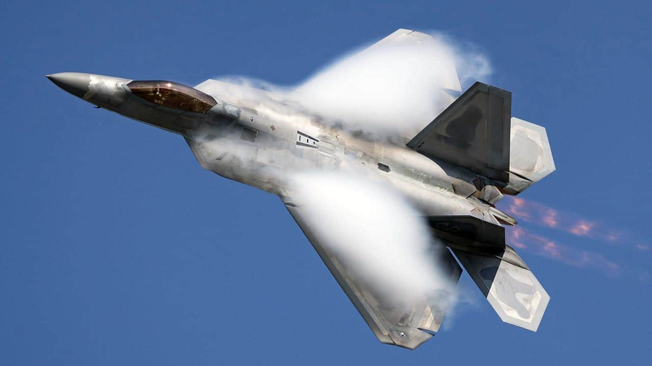 Foto - F-35 bekleneni vermedi! Çareyi eski uçakta buldular