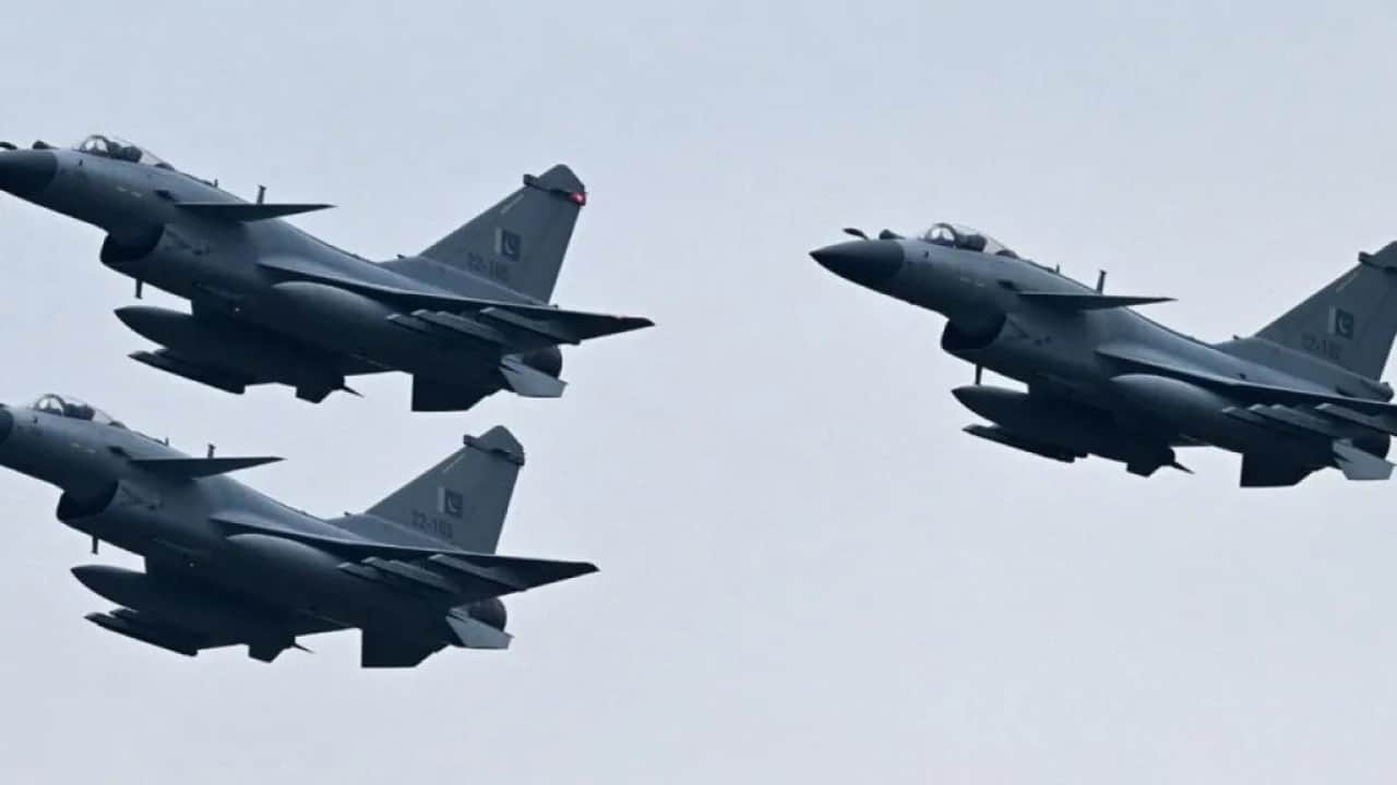 Foto - F-35'in ipini çekecek uçak! J-10C keklik gibi avladı
